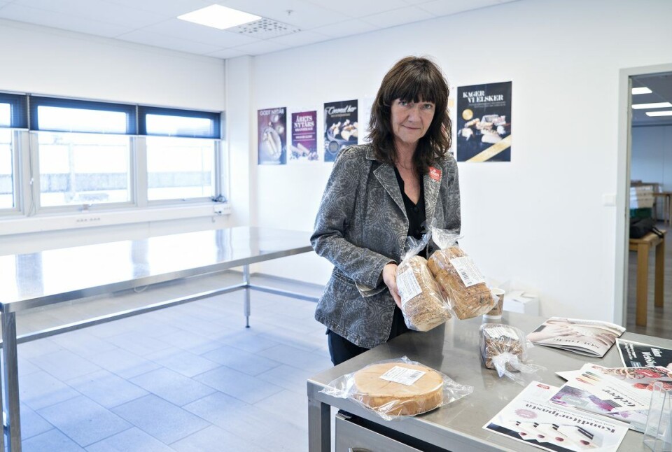 Brit Bjørkli i Idun med noen av produktnyhetene på årets minimesse, glutenfrie brød – tin og server.