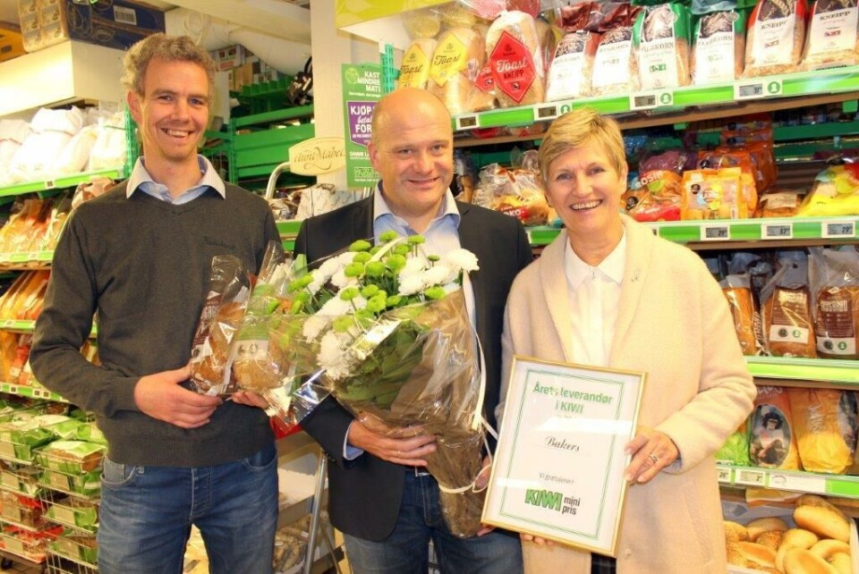 F.v. Morten Høymork, salgskonsulent, og Tom Nordeng, kjedesalgsdirektør, og kategoriansvarlig Grethel Ellefsen i KIWI