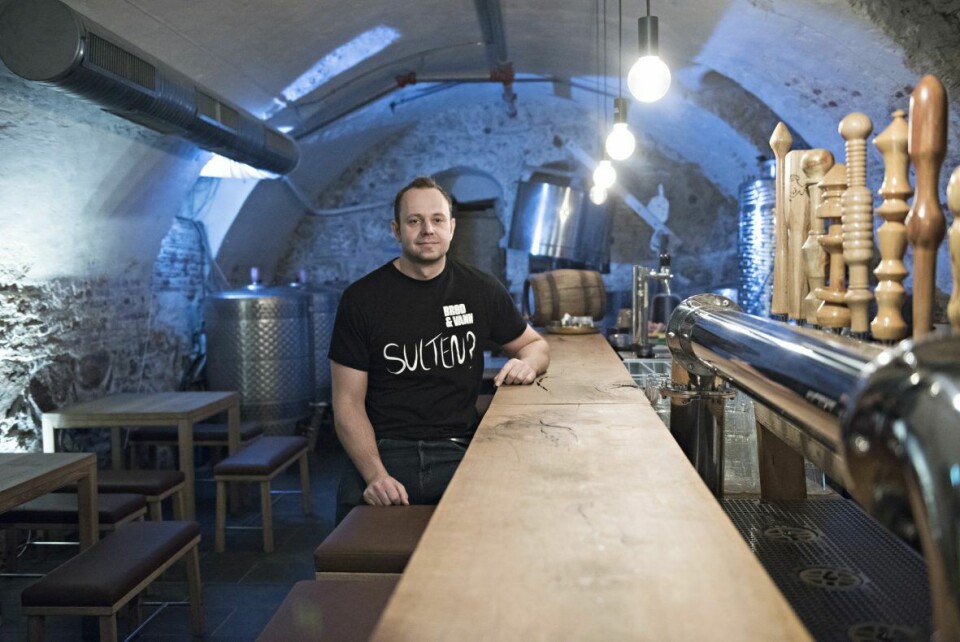 Tommy Gjersøe driver også Halden Mikrobryggeri i bygningen hvor Brød og Vann holder til.