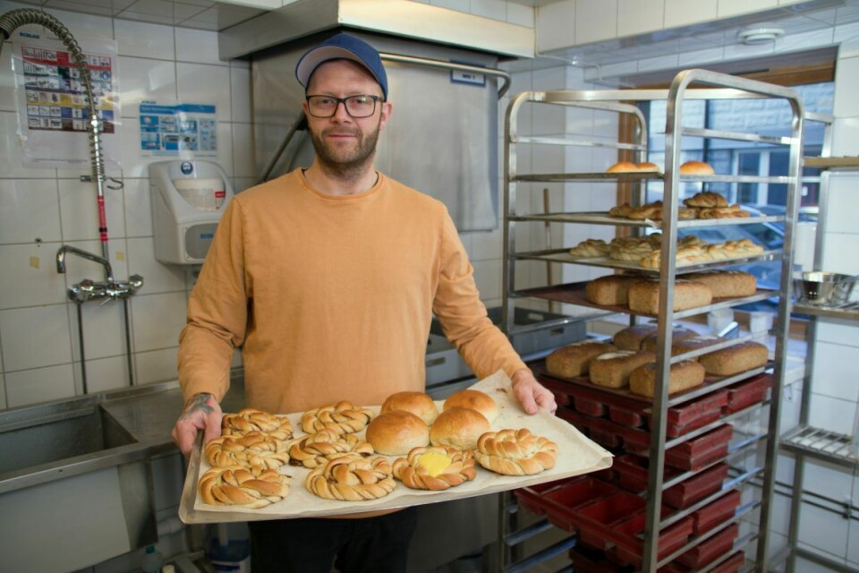 Nils Olav Heggdalsvik gleder mange med baksten i Samverket. Snart får bakeriet Håndverksmerket.