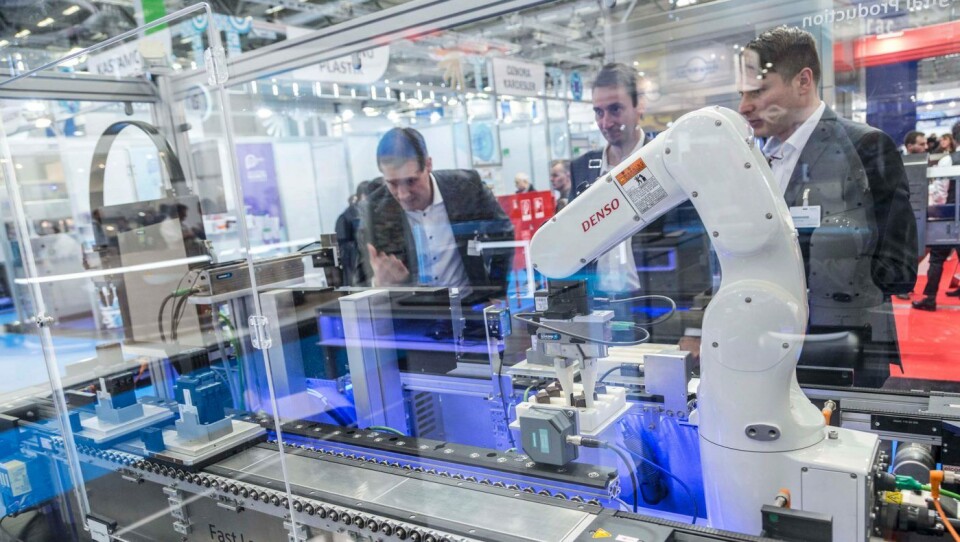 Industribakeriene og annen næringsmiddelindustri må forberede seg på flere roboter i produksjonen, og mange av dem har vært på messe for å se på hva fremtiden vil briunge. Industribakeriene og annen næringsmiddelindustri må forberede seg på flere roboter i produksjonen, og mange av dem har vært på messe for å se på hva fremtiden vil briunge.