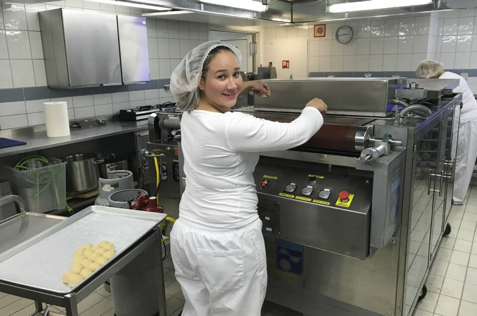 Den Mexicanske spesialiteten tortillas bakes og stekes i det nye bakeriet Como Mexico i Sola utenfor Stavanger. Leticia Rodriguez Castillon er tortillagründer sammen med ektemannen Eirik Myklebust. Den Mexicanske spesialiteten tortillas bakes og stekes i det nye bakeriet Como Mexico i Sola utenfor Stavanger. Leticia Rodriguez Castillon er tortillagründer sammen med ektemannen Eirik Myklebust.