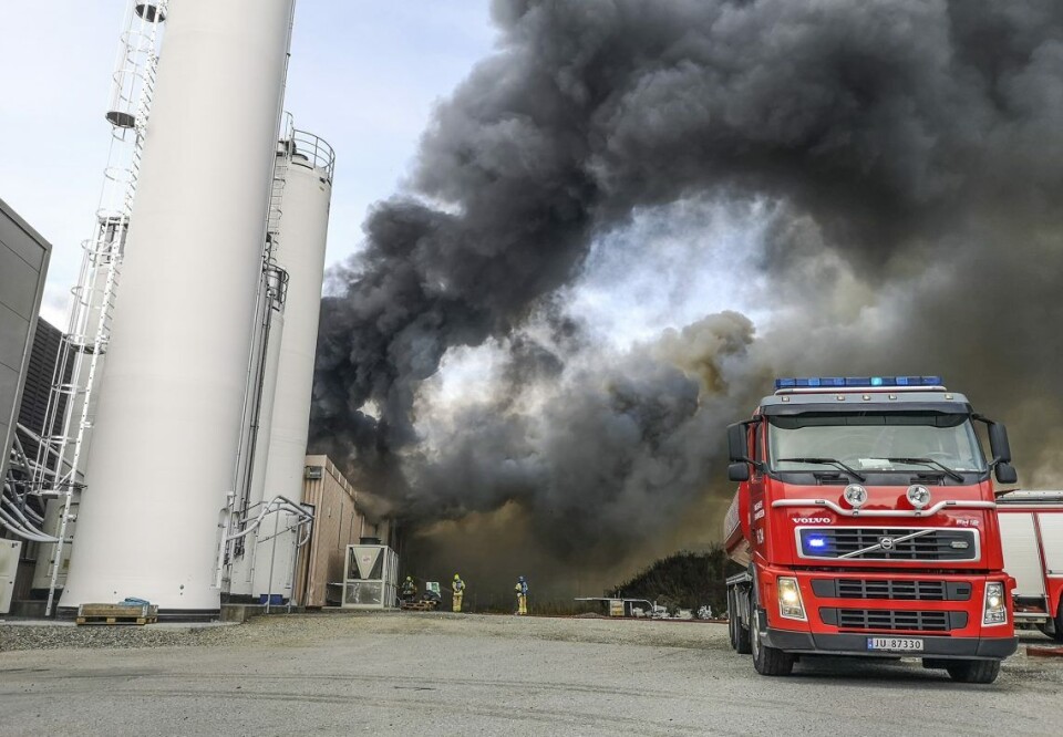 Politiet er ferdig med sin etterforskning og nå begynner ryddejobben etter den store brannen på Bakhustes bakeri i Brumunddal. Politiet er ferdig med sin etterforskning og nå begynner ryddejobben etter den store brannen på Bakhustes bakeri i Brumunddal.