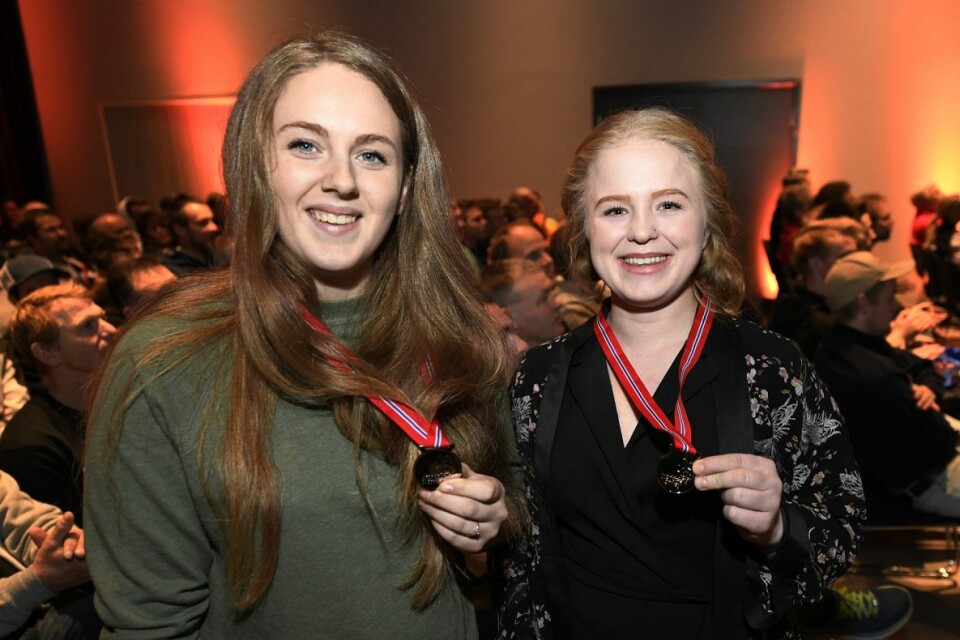 Cathrine Olsen (t.h) vant NM ung baker mens Caroline Hetland Åsen (t.v) kom på andreplass.