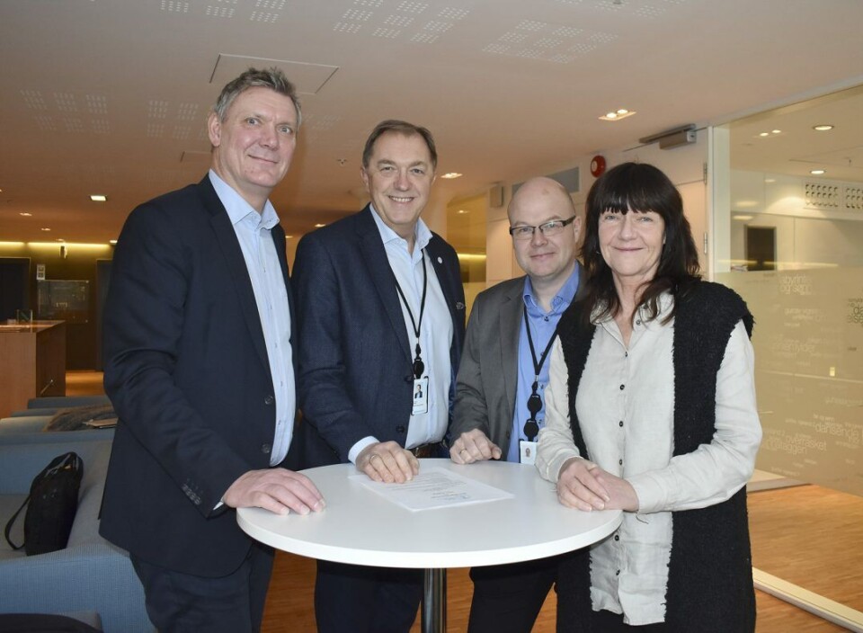Idun Industri AS og Lantmännen Cerealia AS er nye hovedsponsorer for Baker- og Konditorlandslaget. På bildet; Øyvind W. Carlsen , Gunnar Bakke, Kjetil Dale Aas og Brit Bjørkli. Idun Industri AS og Lantmännen Cerealia AS er nye hovedsponsorer for Baker- og Konditorlandslaget. På bildet; Øyvind W. Carlsen , Gunnar Bakke, Kjetil Dale Aas og Brit Bjørkli.