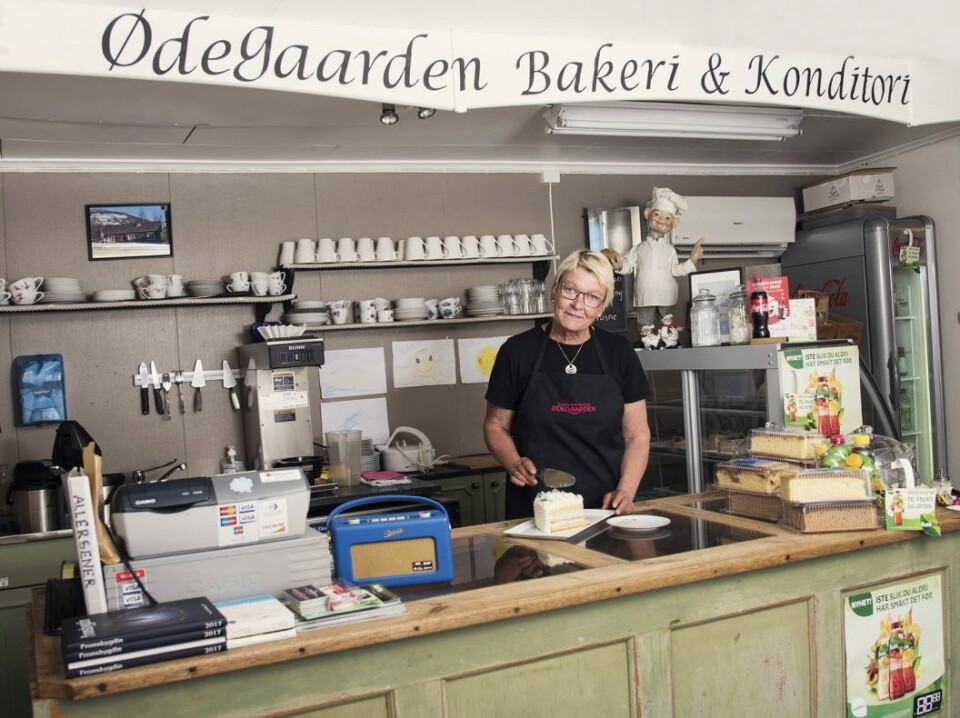 Mai-Britt Øybrekken styrer i Gammelbua og håper på mange besøkende i sommer.