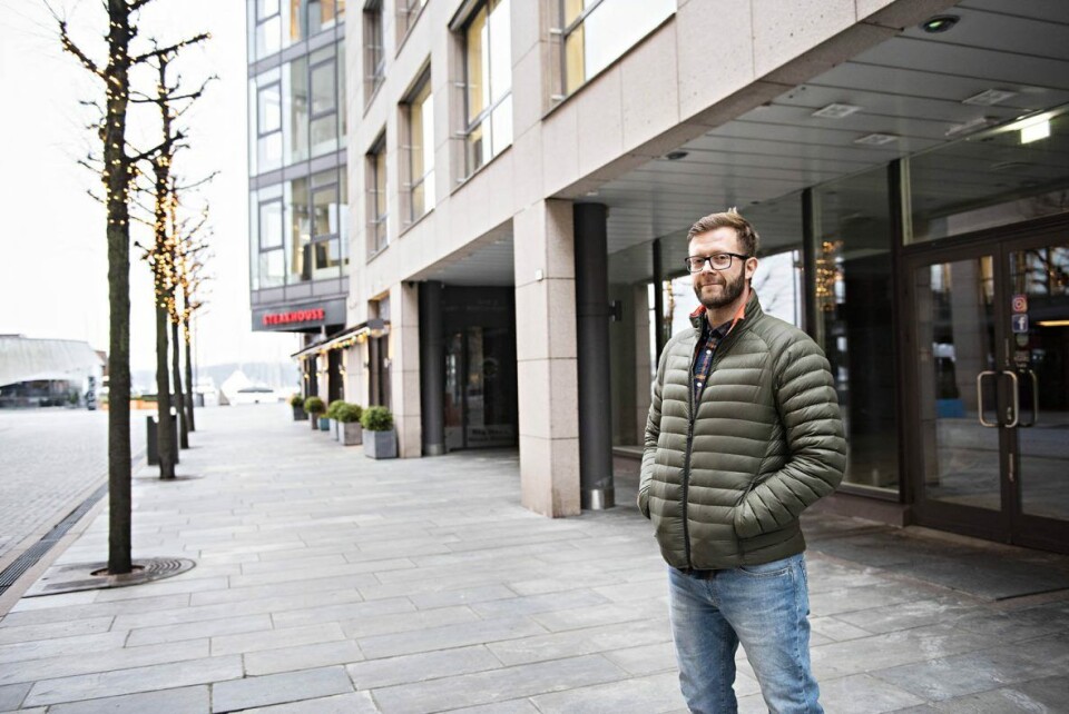 Nils Olav Heggdalsvik åpner bakeriet Kveitemjøl i lokalene i bakgrunnen, på Aker Brygge i april 2020.