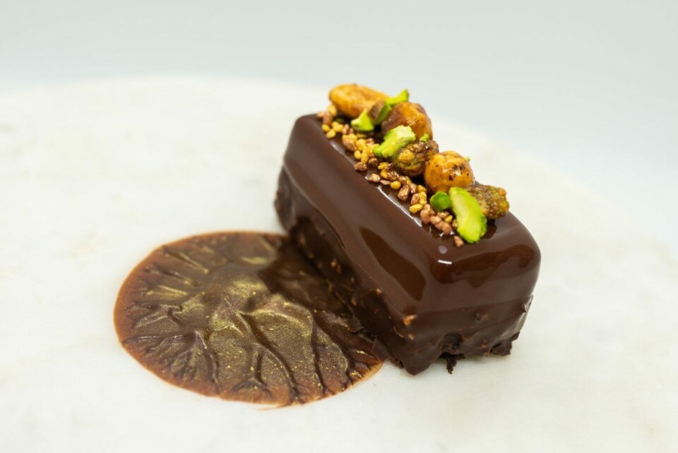 Klassisk fransk: Selfies kakemeny består så langt av fem ulike sorter. Royal er en klassisk fransk dessert laget av mørk Valrhona Guanaja-sjokolade, blant annet. Klassisk fransk: Selfies kakemeny består så langt av fem ulike sorter. Royal er en klassisk fransk dessert laget av mørk Valrhona Guanaja-sjokolade, blant annet.