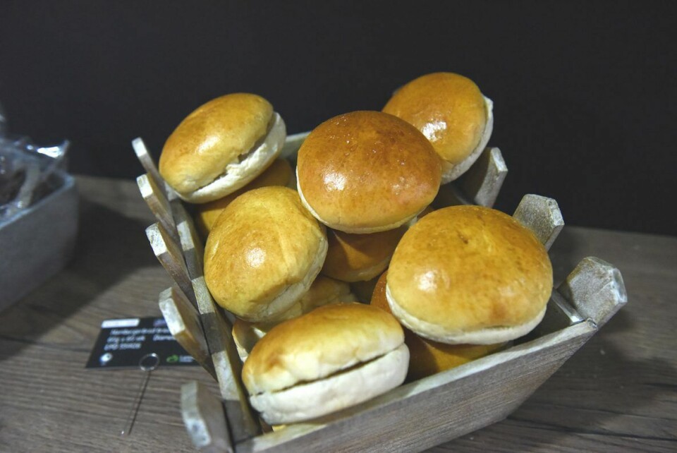 Hamburgerbrødet er en ekte brioche laget med egg og smør.