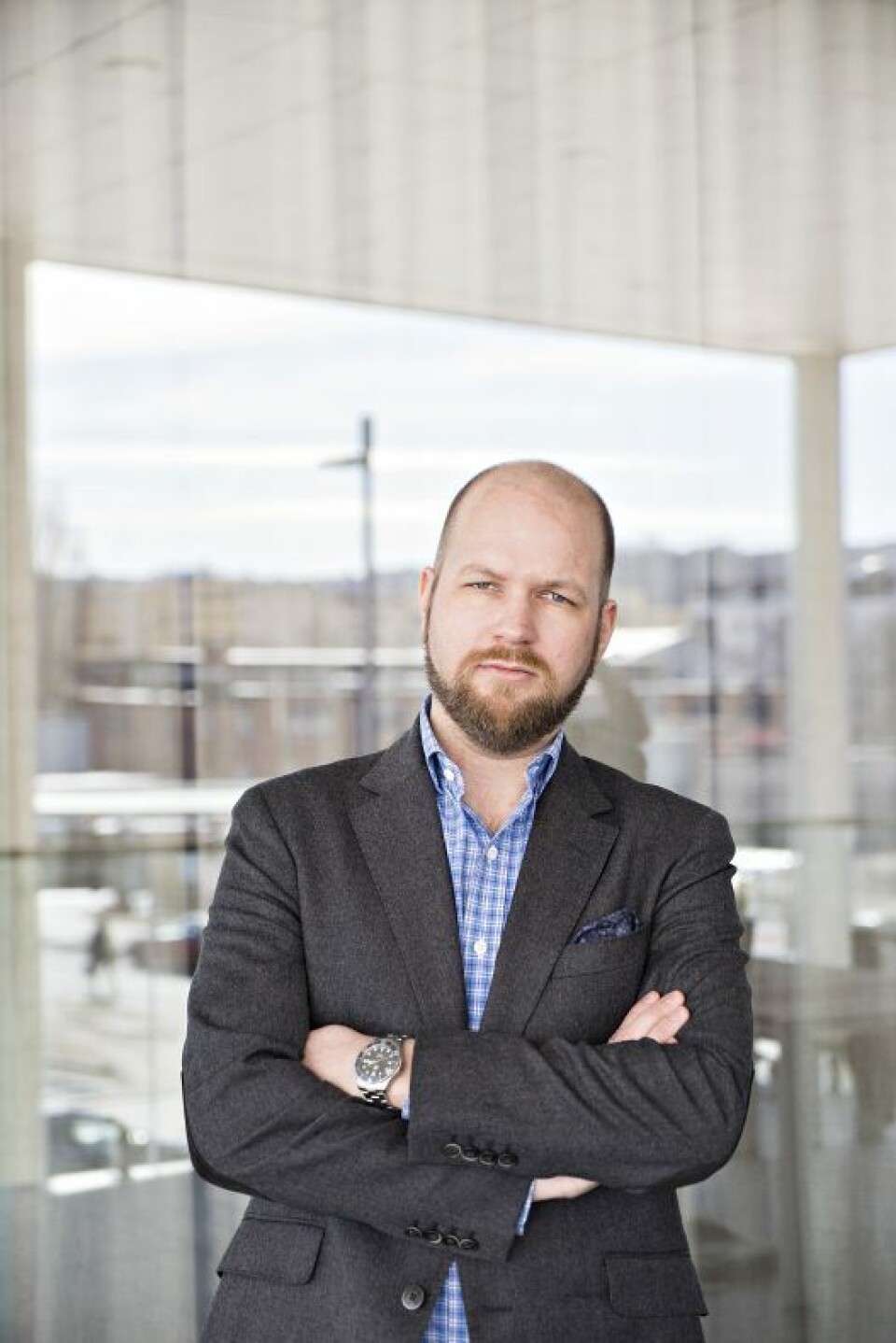 Den nylige fremlagte krisepakken oppfordrer bedrifter til å stenge ned og straffer de som har tatt sin del av dugnaden, mener Din Baker-sjef Georg Husebæk.