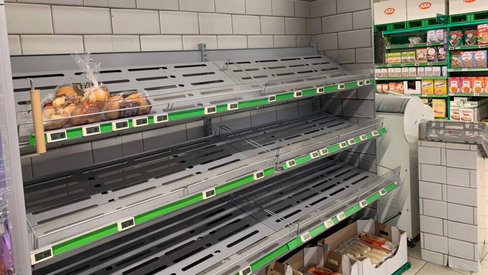 Tomme brødhyller i en av landets Kiwi-butikker fredag 13. mars 2020.
