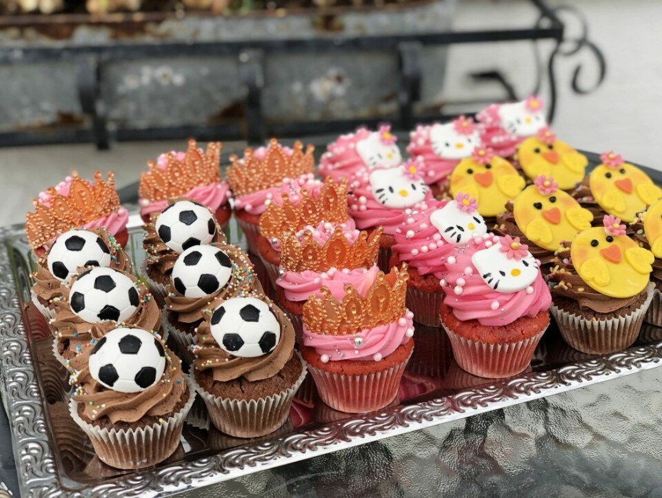 Mange kjøper brød, men det går også mye kaker, muffins og annen søtbakst. Mange ønsker nok å kose seg litt ekstra om dagen, tror Heidi Aasli. Mange kjøper brød, men det går også mye kaker, muffins og annen søtbakst. Mange ønsker nok å kose seg litt ekstra om dagen, tror Heidi Aasli.