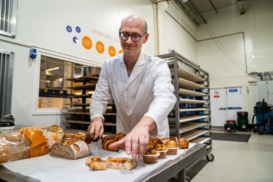 Jean Louis Monteil jobber som baker i Brødverket. Jean Louis Monteil jobber som baker i Brødverket.