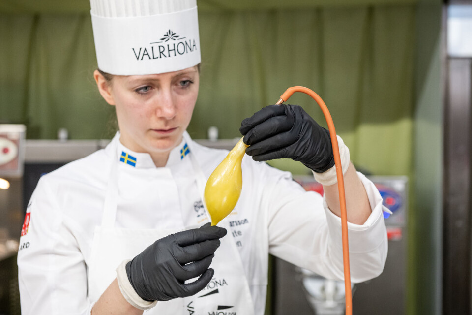Svenske Magdalena Larsson jobber med sukkershowpiecen.