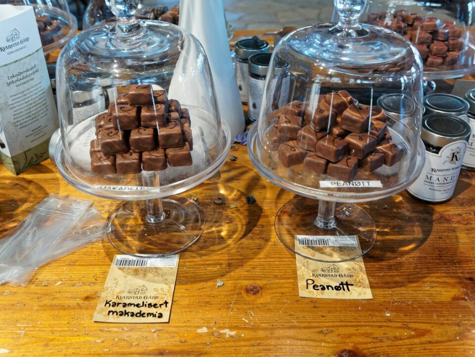 Konfekt fra Kvarstad Sjokolade selges både i konfektesker og i løs vekt.
