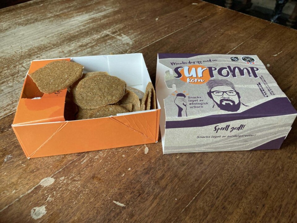 Sprø, friterte surdeigschips går både i spesialbutikkene og som barsnacks.