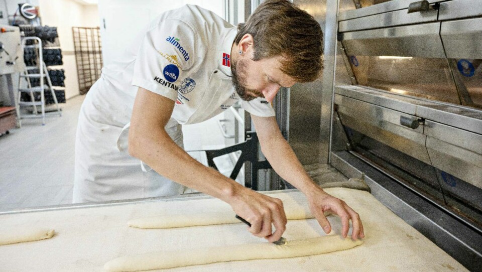 Fredrik Lønne gjør comeback på bakerlandslaget og har ansvar for brød og baguetter i Paris.