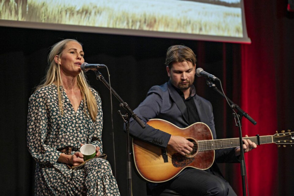 Venke Knutson stod for det musikalske underholdningsinnslaget Venke Knutson stod for det musikalske underholdningsinnslaget