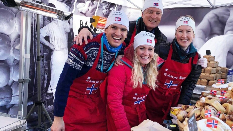 Fra Baker Hansen-stand i Holmenkollen. Fra venstre: Simen Tollersrud, Emma Eriksson, Knut C Hals (daglig leder i Baker Hansen), Cathrine Hals Alsaker. Fra Baker Hansen-stand i Holmenkollen. Fra venstre: Simen Tollersrud, Emma Eriksson, Knut C Hals (daglig leder i Baker Hansen), Cathrine Hals Alsaker.