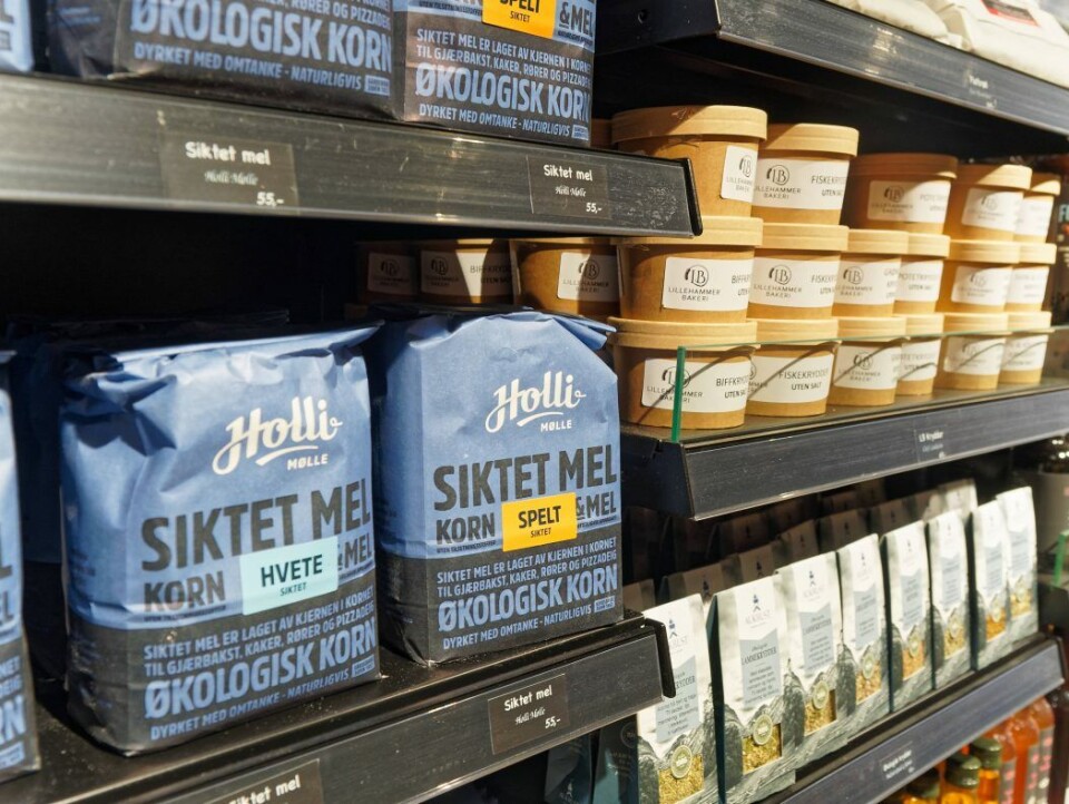 Bakeriet har egne hyller med lokale matprodukter, og snart er det tid for julevarene. Bakeriet har egne hyller med lokale matprodukter, og snart er det tid for julevarene.