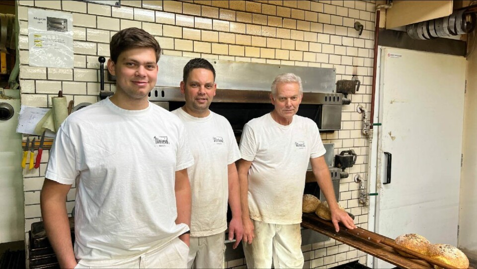 KNUT OG KNUT OG KNUT: Både bakeriet og drivernes navn er tradisjon ved Moseid bakeri; her er tre generasjoner Knut Moseid. Fra venstre Knut Moseid (22), Knut Arne Moseid (46) og Knut Christian Moseid (70). KNUT OG KNUT OG KNUT: Både bakeriet og drivernes navn er tradisjon ved Moseid bakeri; her er tre generasjoner Knut Moseid. Fra venstre Knut Moseid (22), Knut Arne Moseid (46) og Knut Christian Moseid (70).