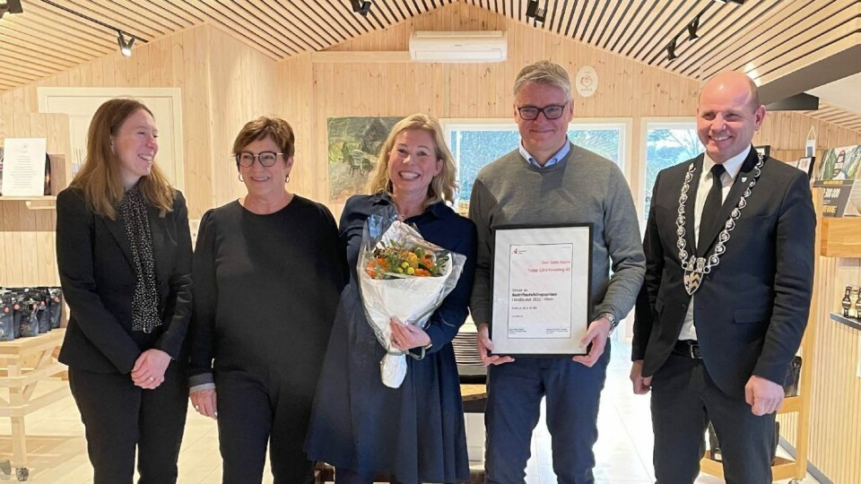 Juryleder Kristin WIlloch Haugen og Ingeborg Knutsdatter Gresaker fra Innovasjon Norge, Ingunn Anstensrud, Johan Anstensrud og ordfører i Våler kommune Reidar Kaabbel. Juryleder Kristin WIlloch Haugen og Ingeborg Knutsdatter Gresaker fra Innovasjon Norge, Ingunn Anstensrud, Johan Anstensrud og ordfører i Våler kommune Reidar Kaabbel.