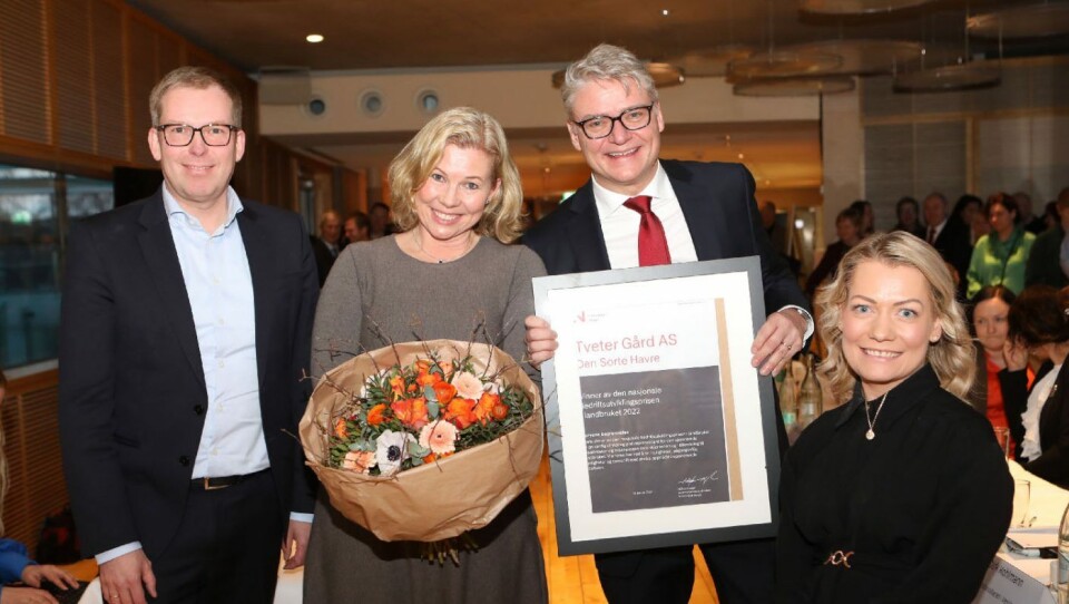 Administrerende direktør i Innovasjon Norge Håkon Haugli, Ingunn og Johan Anstensrud fra Den Sorte Havre og landbruks- og matminister Sandra Borch.