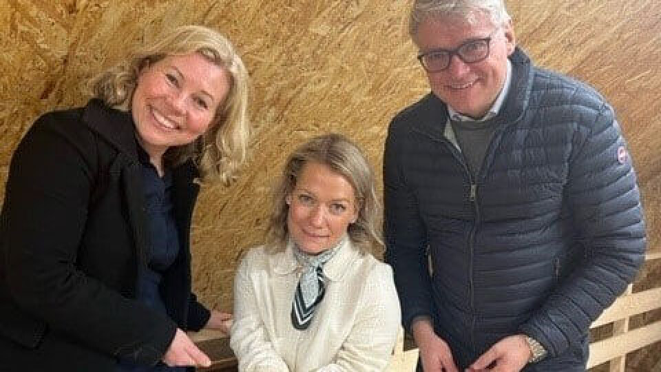 Landbruks- og matminister Sandra Borch på besøk hos Ingunn og Johan Anstensrud på Den Sorte Havre.