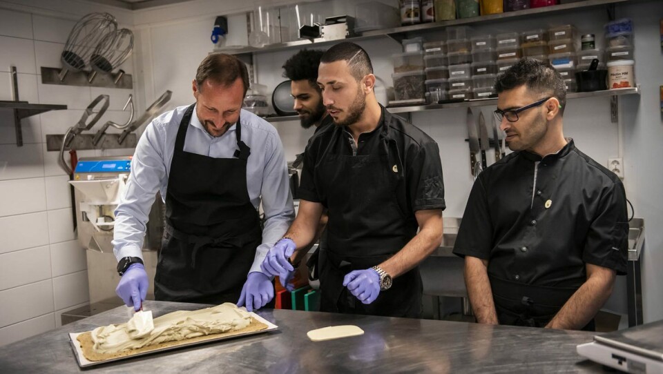 Kronprins Haakon på et tidligere besøk hos Sandwich Brothers, som nå har blitt til Cousins. Foto: Katrine Lunke / Apeland