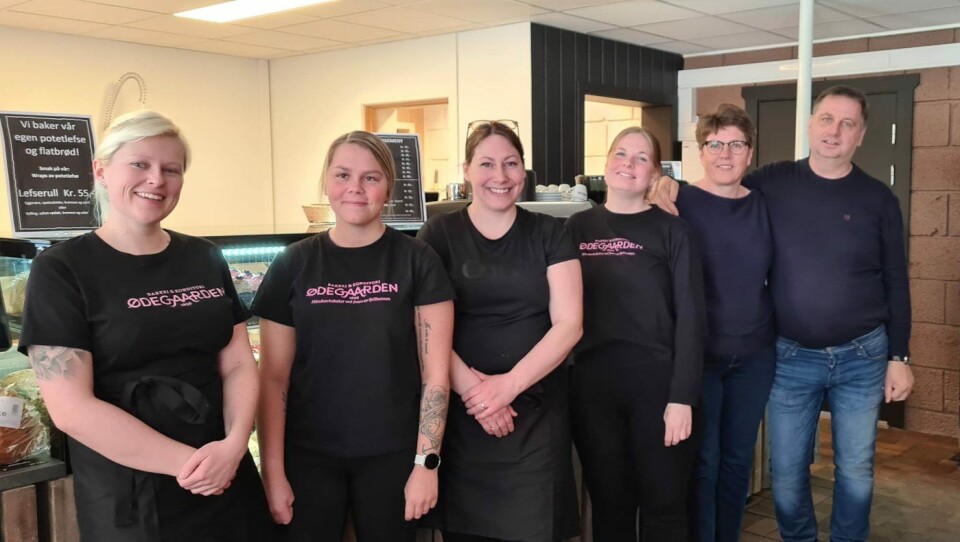 Ansatte og eiere: Plassleder Ann Iren Sletten (f.v.), Ragnhild Milsteinhaugen og Hanne M. Kristensen sammen med eierfamilien Merete Brendstuen, Anne Gunn Viken og Steinar Brendstuen. Ansatte og eiere: Plassleder Ann Iren Sletten (f.v.), Ragnhild Milsteinhaugen og Hanne M. Kristensen sammen med eierfamilien Merete Brendstuen, Anne Gunn Viken og Steinar Brendstuen.