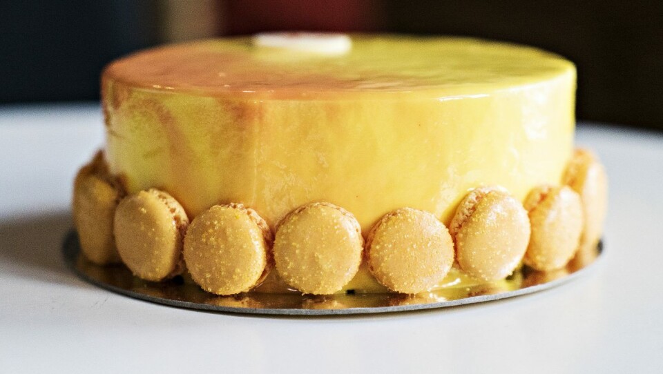 Eksotisk ostekake crumble kokos, mango- aprikos- og pasjonsfruktmousse. Eksotisk ostekake crumble kokos, mango- aprikos- og pasjonsfruktmousse.