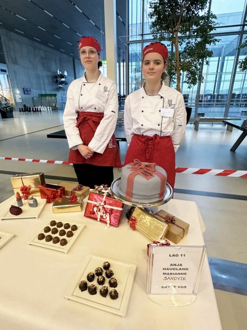 Anja Haugland, Bryne vgs. baker & konditor og Marianne Sandvik, Bryne vgs. baker & konditor