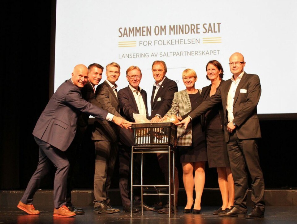 På bildet fra venstre helsedirektør Bjørn Guldvog, Remi Goulignac (United Bakeries), Øystein Halvorsen (Bakers), Thormod Bjerke (Mesterbakeren), Gunnar Bakke (BKLF), Torunn Nordbø (OBK), Kari Wulf (Norgesmøllene) og Kjetil Dale Aas (Saltimport).