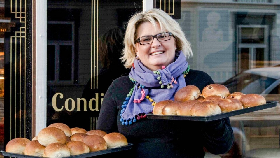 Daglig leder i Rosenborg Bakeri , Heidi Helgesen, har levert mye varer til Brødboksen i Trondheim siden oppstarten og har utestående betydelige beløp som nå stor i fare for å bli tapt. Daglig leder i Rosenborg Bakeri , Heidi Helgesen, har levert mye varer til Brødboksen i Trondheim siden oppstarten og har utestående betydelige beløp som nå stor i fare for å bli tapt.