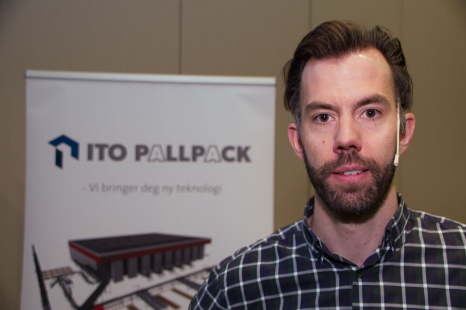 Christian Hagen prøver å selge inn de nye robotene til norsk matindustri. Christian Hagen prøver å selge inn de nye robotene til norsk matindustri.