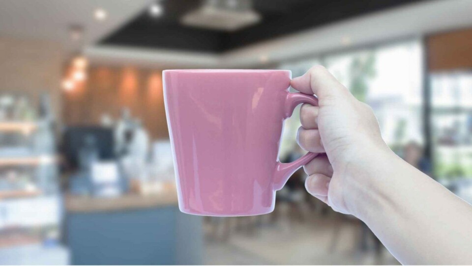 Stadig flere bakerier og kafeer gir rabatt på kaffe til kunder som har med egen kopp. Dette for å redusere forbruket av plastkopper. Stadig flere bakerier og kafeer gir rabatt på kaffe til kunder som har med egen kopp. Dette for å redusere forbruket av plastkopper.