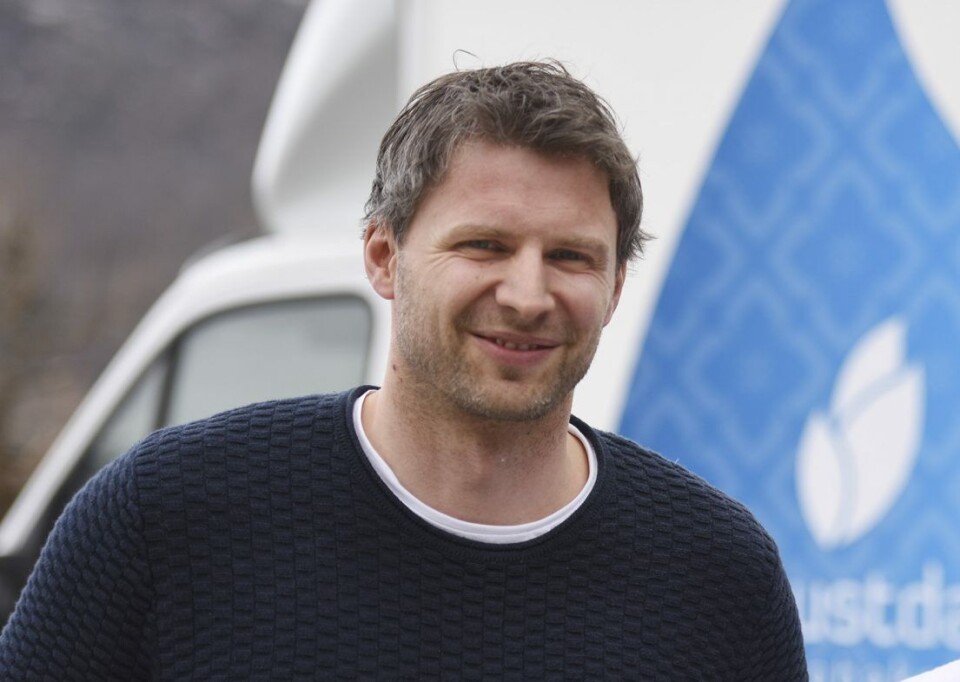 Martin Berntsen, daglig leder i Naustdal Dampbakeri, har tro på at bedriften greier å omstille seg.