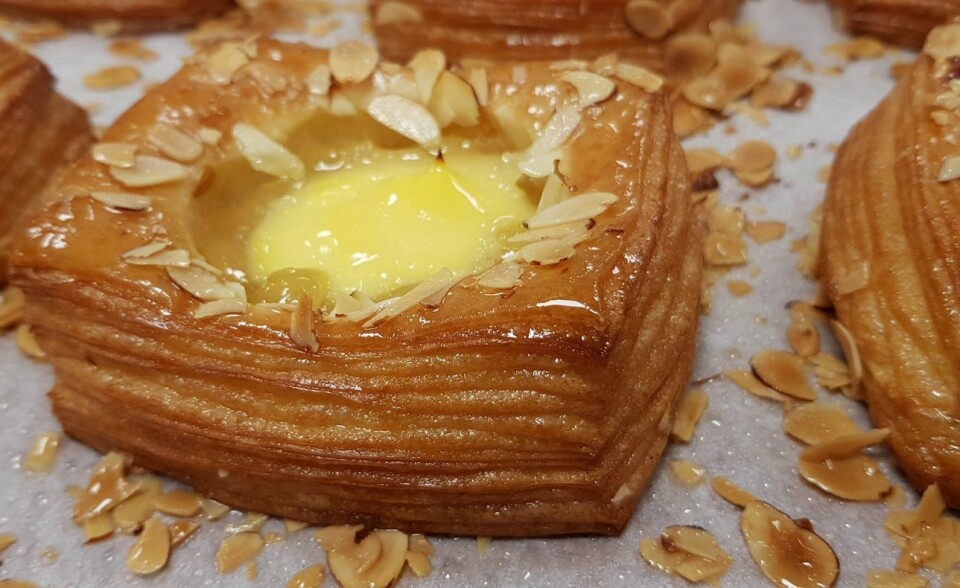 Bakke vil satse på å friste kundene enda mer med perfekt rullede wienerbrød og croissanter. Bakke vil satse på å friste kundene enda mer med perfekt rullede wienerbrød og croissanter.