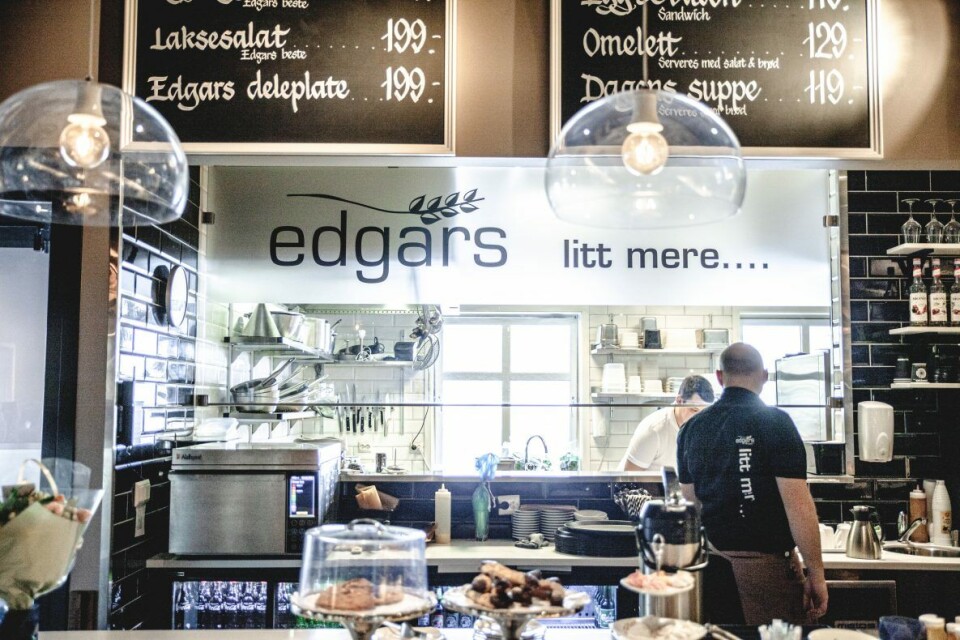 Edgars – litt mere byr på litt mere enn en tradisjonell Edgars Bakeri-filial. Edgars – litt mere byr på litt mere enn en tradisjonell Edgars Bakeri-filial.