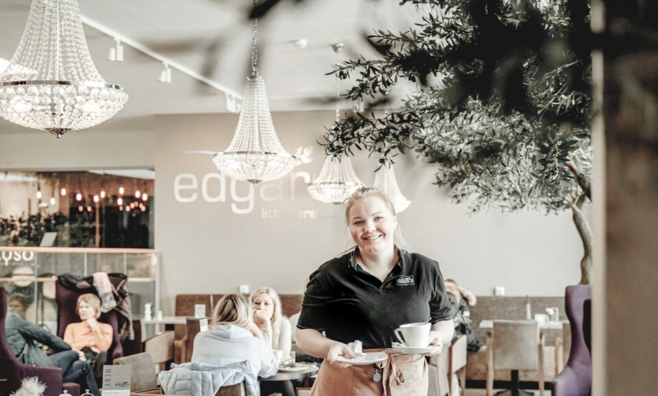 Melissa Egeland er en av de ansatte i Edgars – litt mere på Alti Mandal. Melissa Egeland er en av de ansatte i Edgars – litt mere på Alti Mandal.