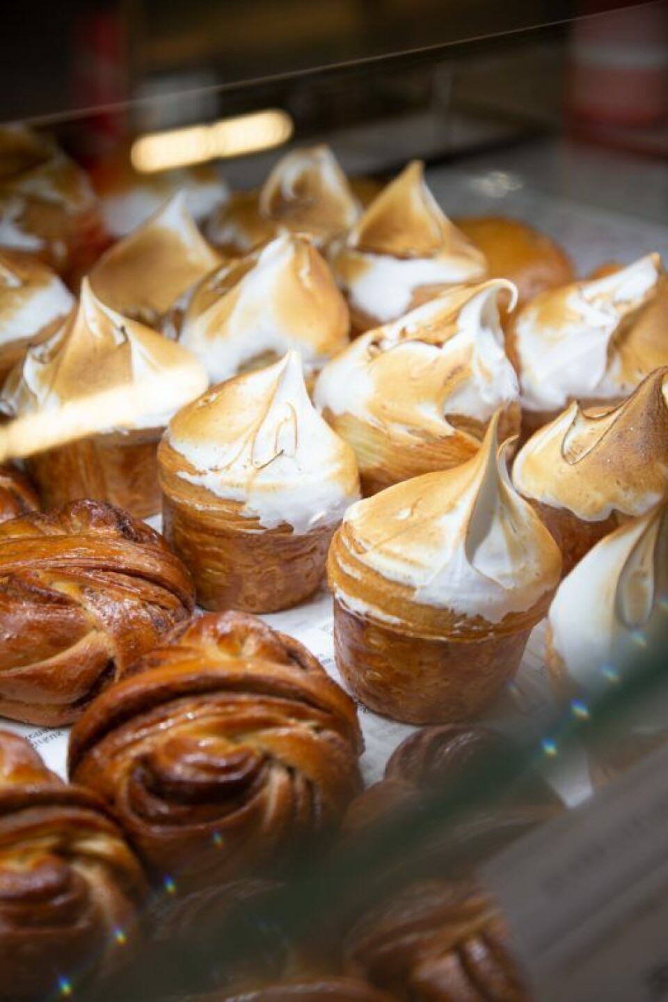 Cruffins med lemon curd og marengs. Cruffins med lemon curd og marengs.