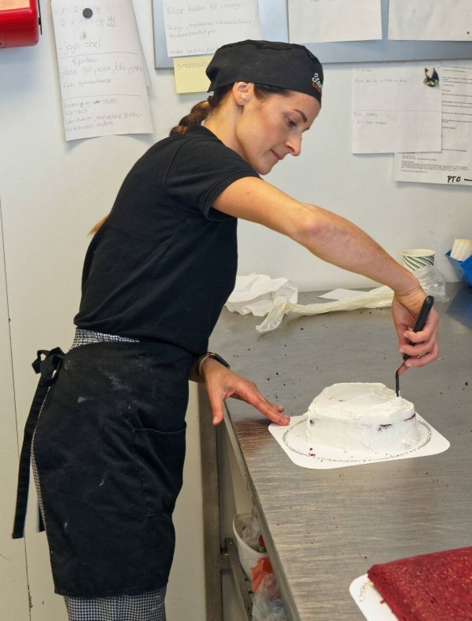 Konditoribiten har lidd mest under restriksjonene de siste par årene. Så lenge det er lov å samles, har Aneta Gutterch mye å gjøre. Konditoribiten har lidd mest under restriksjonene de siste par årene. Så lenge det er lov å samles, har Aneta Gutterch mye å gjøre.