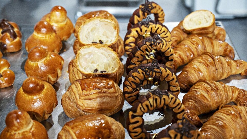 Pain au chocolat, croissant i fri form og klassiske croissanter.