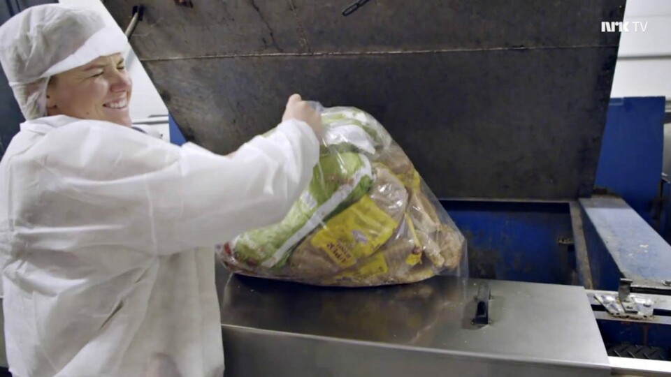 Tiril Sjåstad Christiansen følger usolgte brød og bakervarer fra butikk og tilbake til bakeriet i episoden om brødsvinn i NRK-serien Matsjokket.