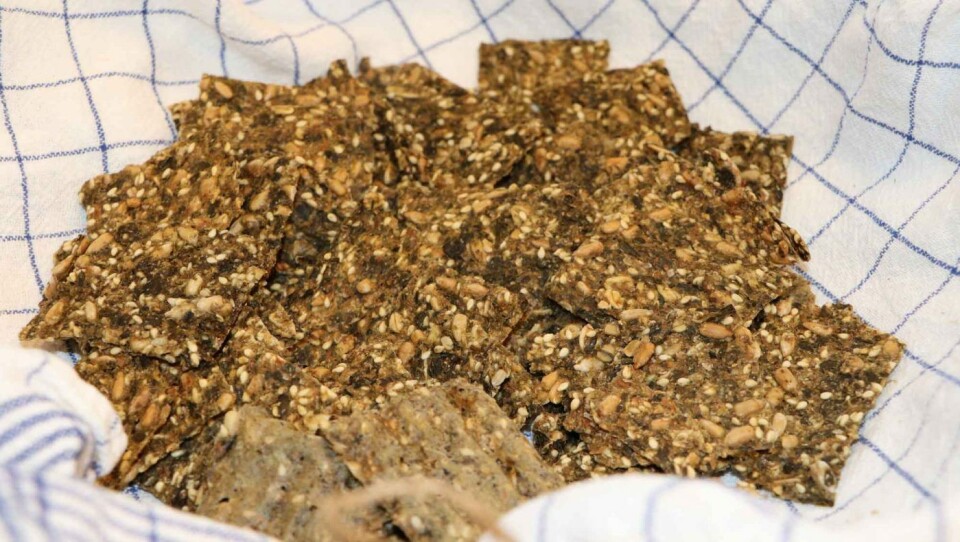 Dette knekkebrødet inneholder 15 prosent tare, noe som gir det en spennende umami- og saltsmak. Dette knekkebrødet inneholder 15 prosent tare, noe som gir det en spennende umami- og saltsmak.