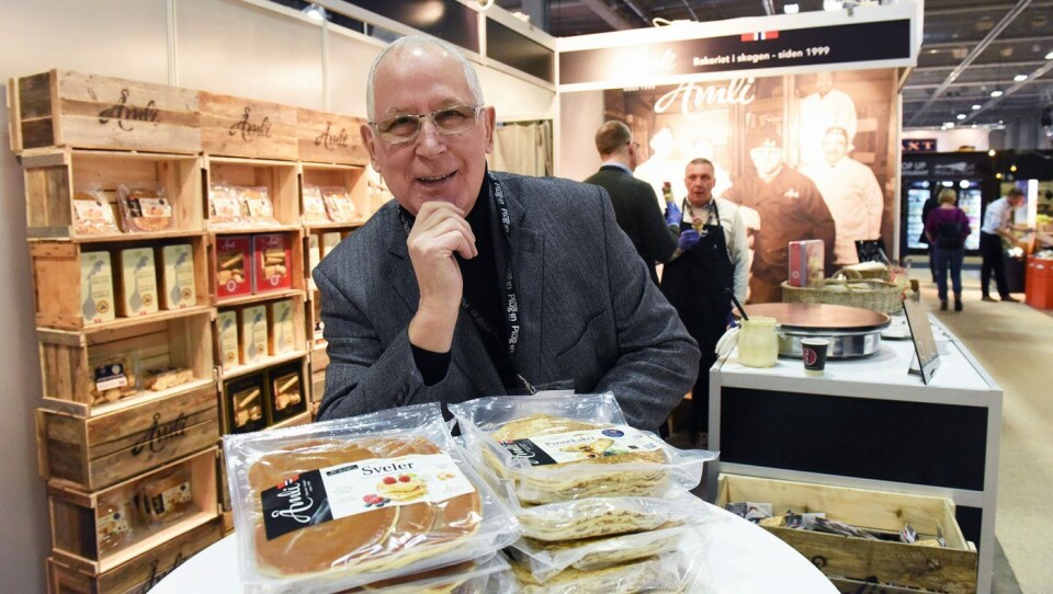 Kjell Myhren og resten av staben i Kakemesteren produserer mer enn noen gang. Pannekaker går så det suser og sveler er nytt produkt på vei inn.