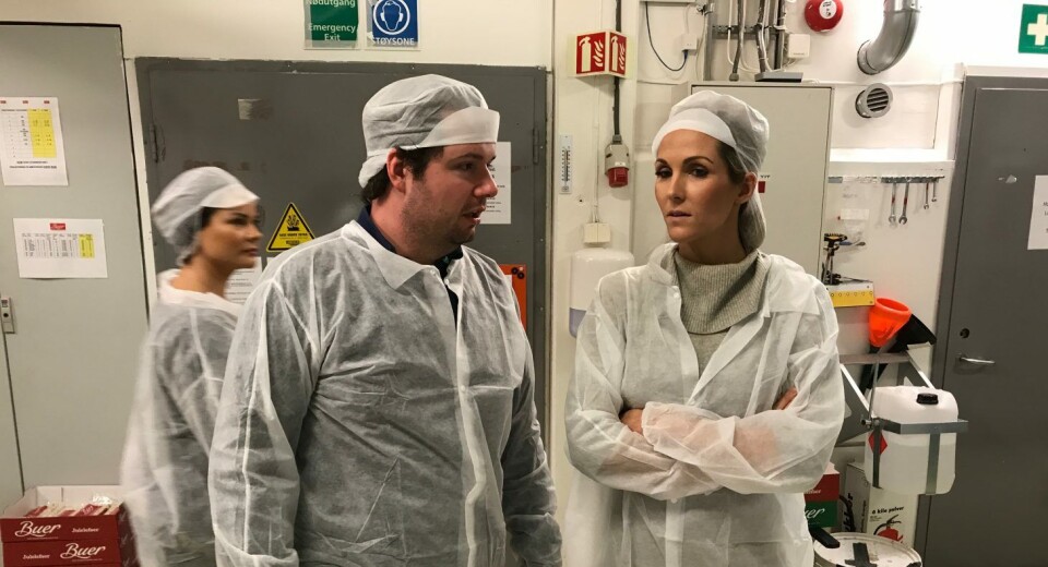 «Treningsfrue» Camilla Aastorp Andersen var i desember på besøk hos Buer i Askim. Her i samtale med produktutvikler Mathis Nærby. «Treningsfrue» Camilla Aastorp Andersen var i desember på besøk hos Buer i Askim. Her i samtale med produktutvikler Mathis Nærby.