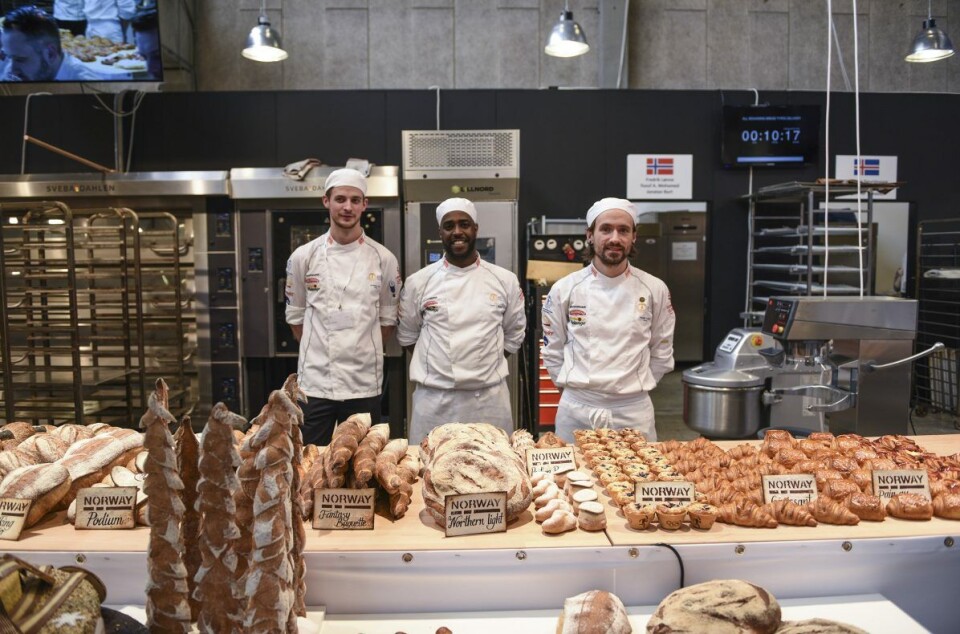 Fredrik Lønne, Yusuf Abdirahman Mohamed og Jonathan Burt rett er konkurranseslutt. Fredrik Lønne, Yusuf Abdirahman Mohamed og Jonathan Burt rett er konkurranseslutt.