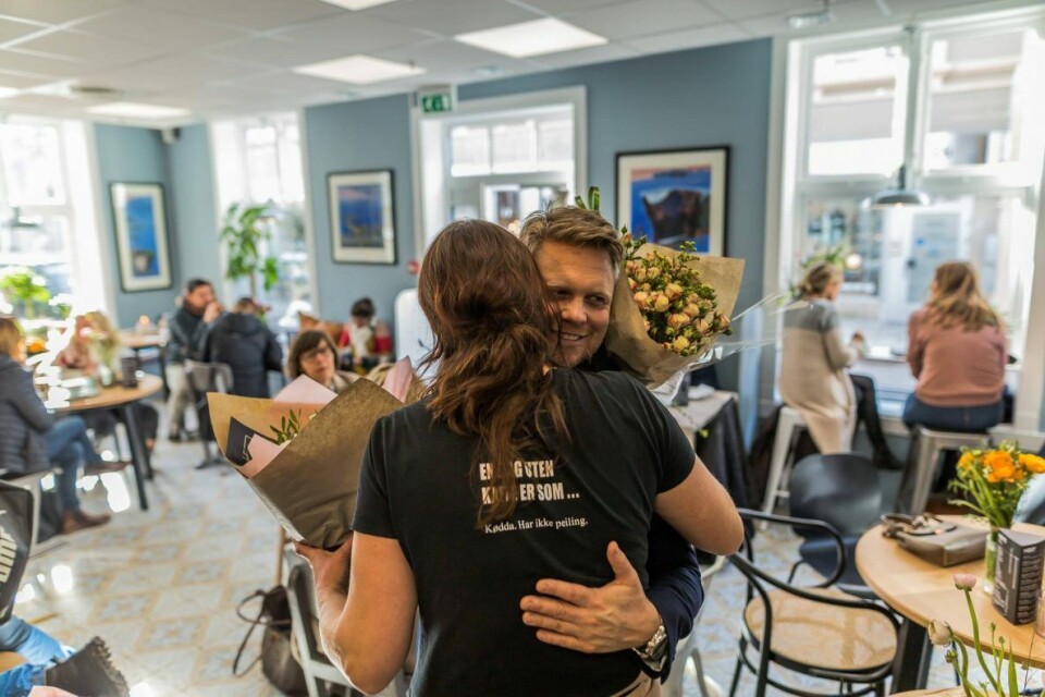 Kjersti With fikk mye blomster og mange gratulasjoner da hun åpnet sin nye kafé i Tønsberg 1. mars.