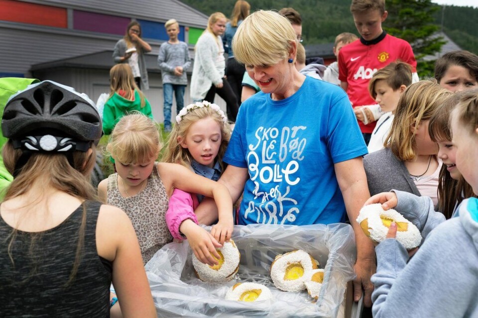 Torunn Nordbø i Opplysningskontoret for brød og korn oppfordrer alle i bransjen til å markere Skolebrødets dag 19. juni.